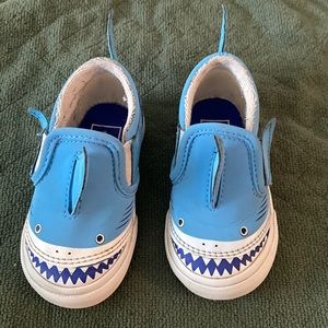 Vans toddler classic slip-on shark (Size 5)